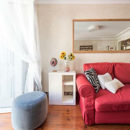 Cozy Apartment In Historic Center Лиссабон Экстерьер фото